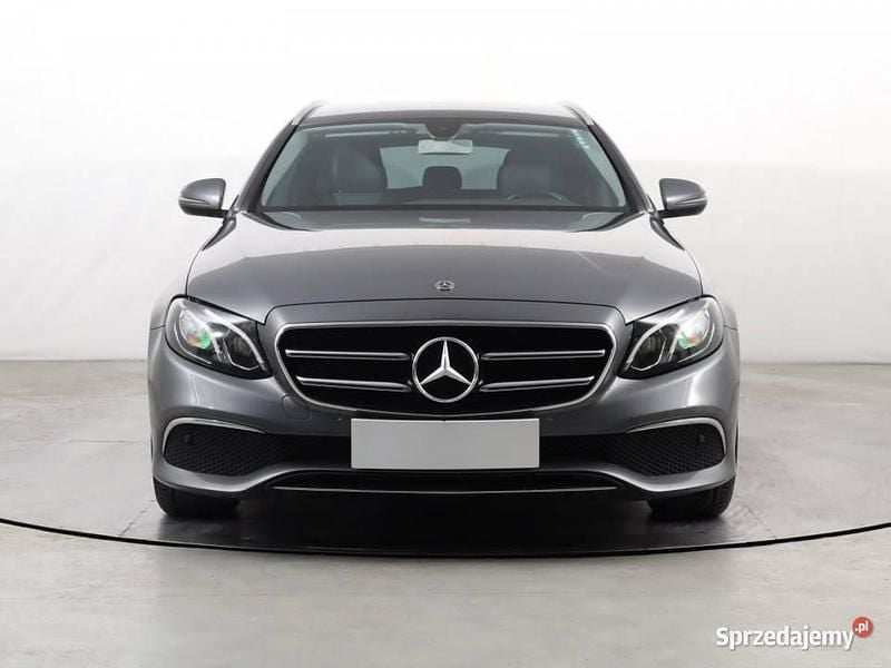 Szary Używany 2018 Mercedes E200 Kombi | 92 999 zł (Dość drogi) - Obraz 1/4