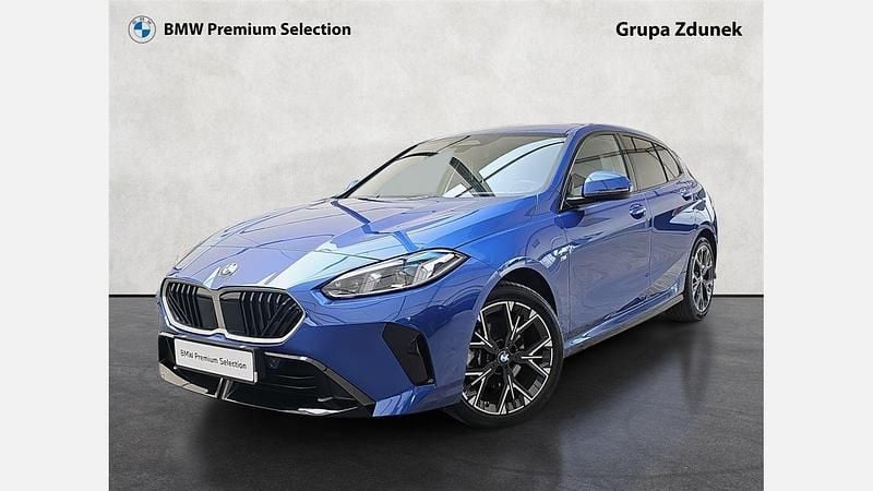 Niebieski portimao m metalizowany Używany 2024 BMW 120 Shadowline Hatchback | 165 900 zł - Obraz 1/3
