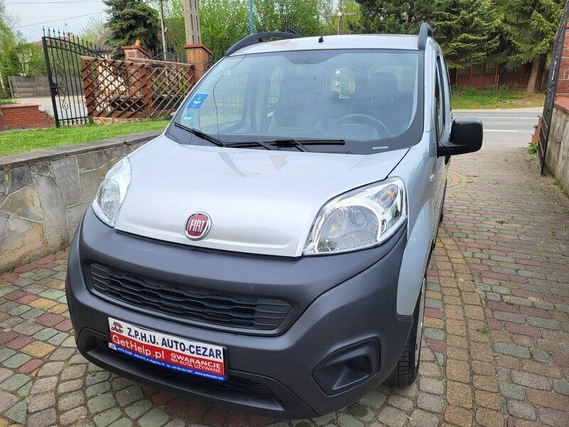 Srebrny (metalik) Używany 2018 Fiat Fiorino Minivan | 27 900 zł - Obraz 1/4
