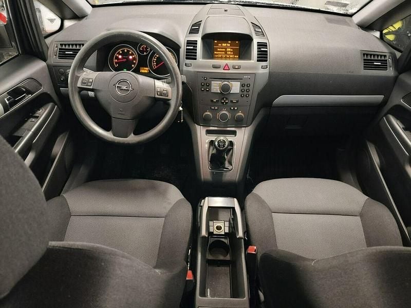 Używany Opel Zafira 140 KM (102 kW) 2006 Srebrny (metalik) Minivan