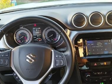 Biały Używany 2021 Suzuki Vitara SUV | 76 000 zł (Uczciwa cena) - Obraz 1/4
