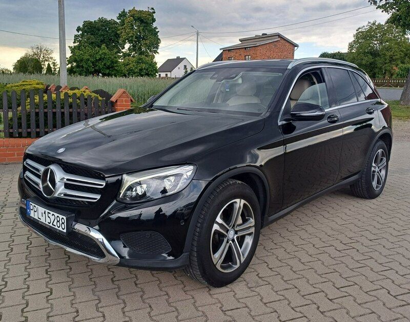 Czarny Używany 2015 Mercedes GLC250 SUV | 93 000 zł - Obraz 1/4