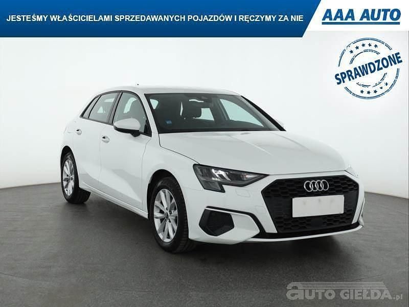 Używany Audi A3 110 KM (80 kW) 2023 Biały Sedan/Limuzyna