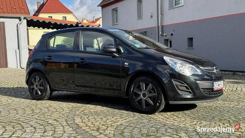 Używany Opel Corsa 87 KM (63 kW) 2013 Czarny Hatchback