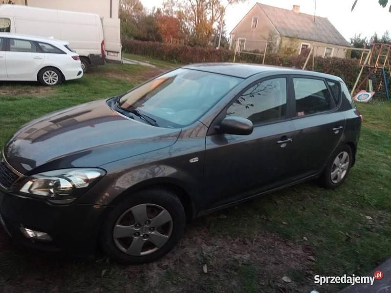 Używany Kia Ceed 2011 Grafitowy Hatchback