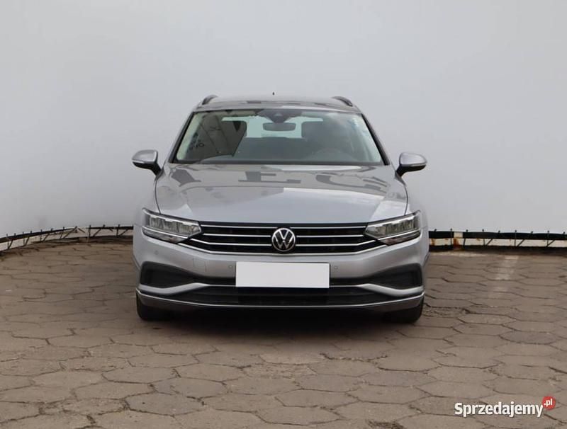 Srebrny Używany 2021 VW Passat Kombi | 62 999 zł (Dobra cena) - Obraz 1/4