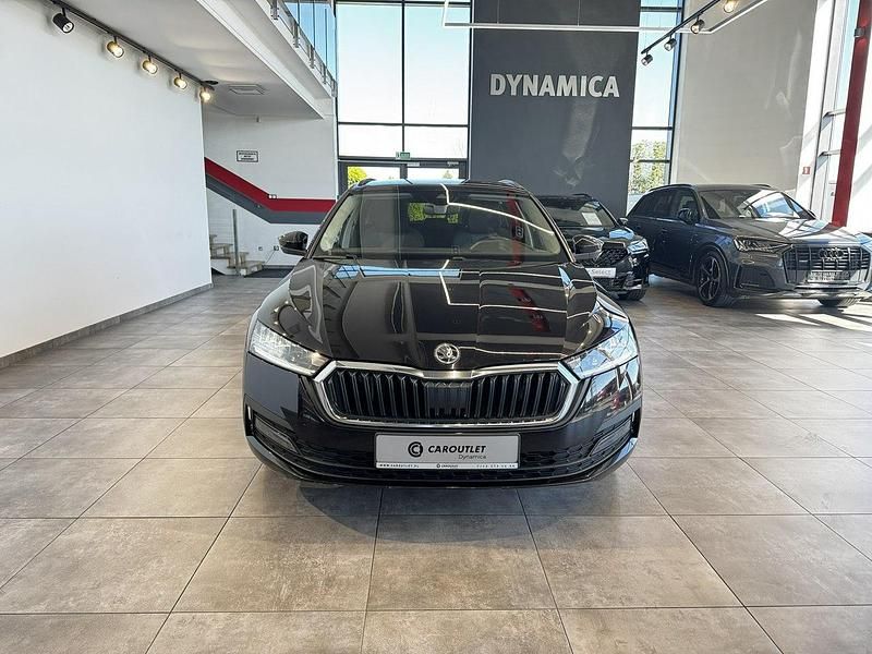 Czarny Używany 2020 Skoda Octavia Ambition Kombi | 68 900 zł (Uczciwa cena) - Obraz 1/2