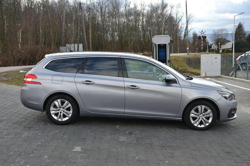Używany Peugeot 308 SW 131 KM (96 kW) 2018 Szary Kombi