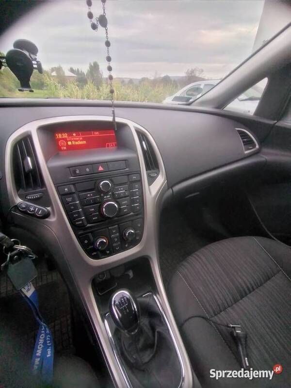 Grafitowy Używany 2010 Opel Astra Hatchback | 25 900 zł (Dość drogi) - Obraz 1/3