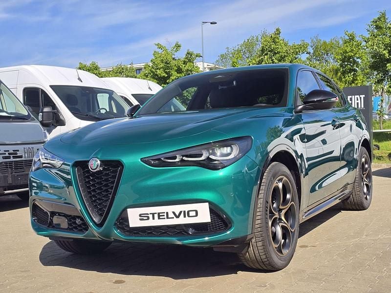 Lakier specjalny zielony montreal green Nowe 2025 Alfa Romeo Stelvio SUV | 247 198 zł - Obraz 1/4