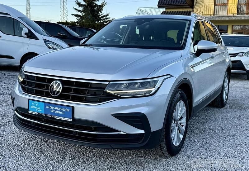 Srebrny Używany 2021 VW Tiguan SUV | 91 900 zł (Uczciwa cena) - Obraz 1/4