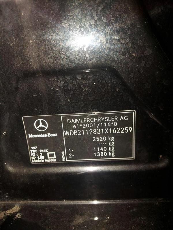 Używany Mercedes E500 Elegance 2004 Czarny Kombi