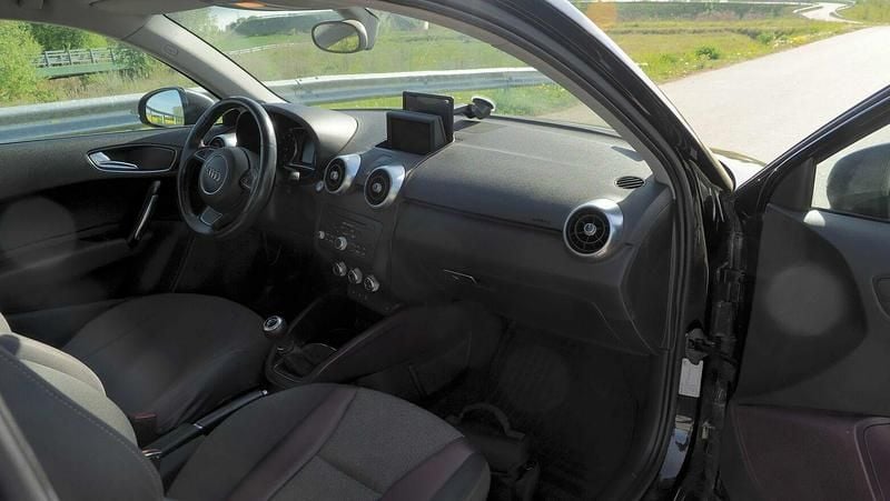 Używany Audi A1 86 KM (63 kW) 2012 Czarny Hatchback