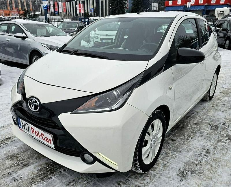 Używany Toyota Aygo 69 KM (50 kW) 2016 Biały Hatchback