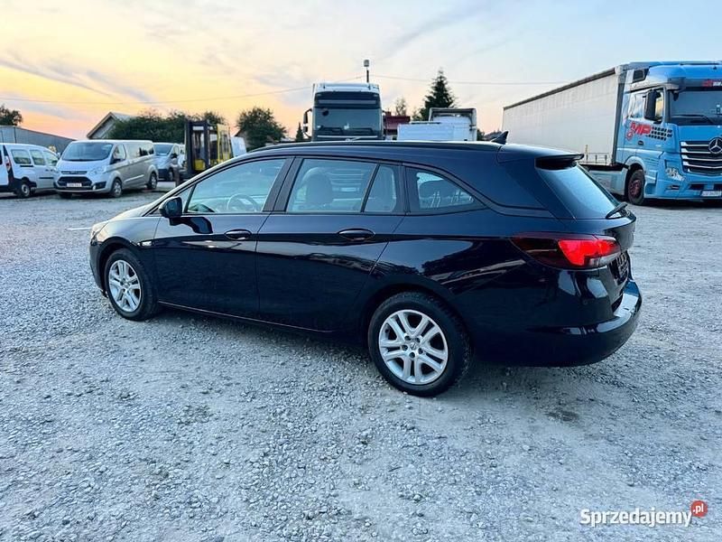 Granatowy Używany 2019 Opel Astra Active Kombi | 29 999 zł (Dobra cena) - Obraz 1/4