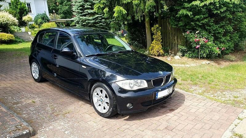 Czarny Używany 2007 BMW 116 Hatchback | 9970 zł (Uczciwa cena) - Obraz 1/4