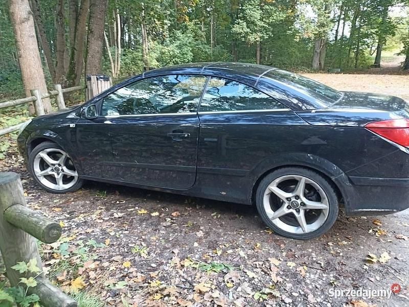 Używany Opel Astra Cabriolet 2007 Czarny Kabriolet