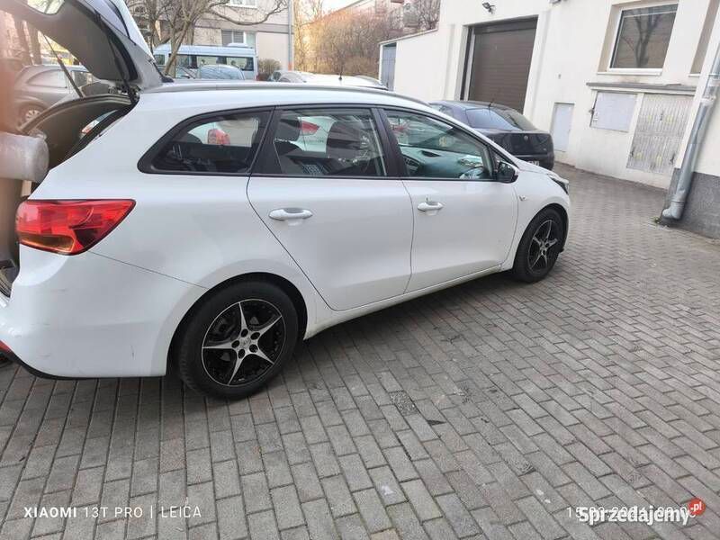 Używany Kia Ceed 90 KM (66 kW) 2013 Biały Hatchback