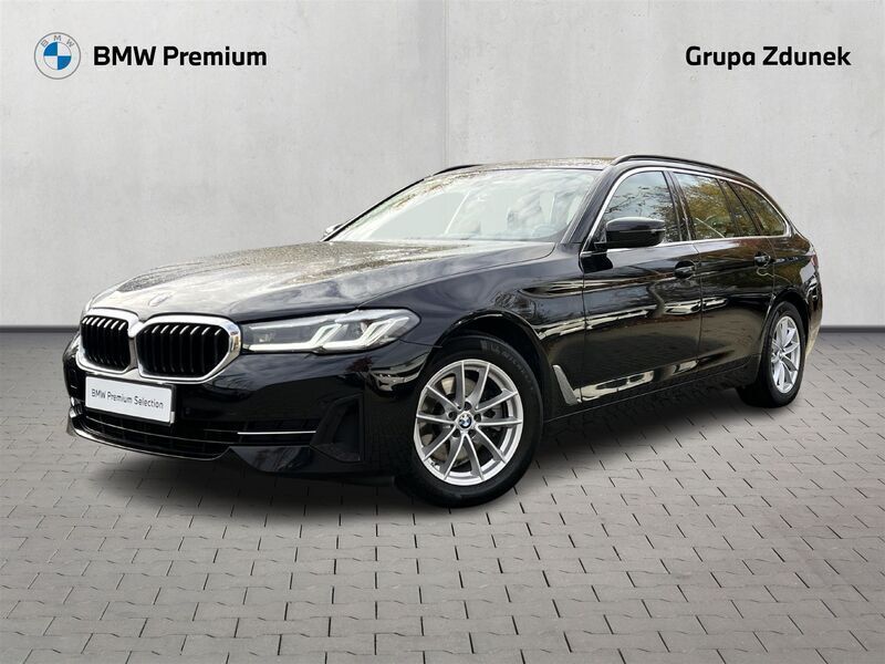 Czarny Używany 2020 BMW 520 Kombi | 139 900 zł (Drogi) - Obraz 1/3