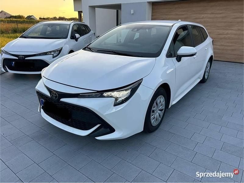 Biały Używany 2021 Toyota Corolla Kombi | 49 600 zł - Obraz 1/4