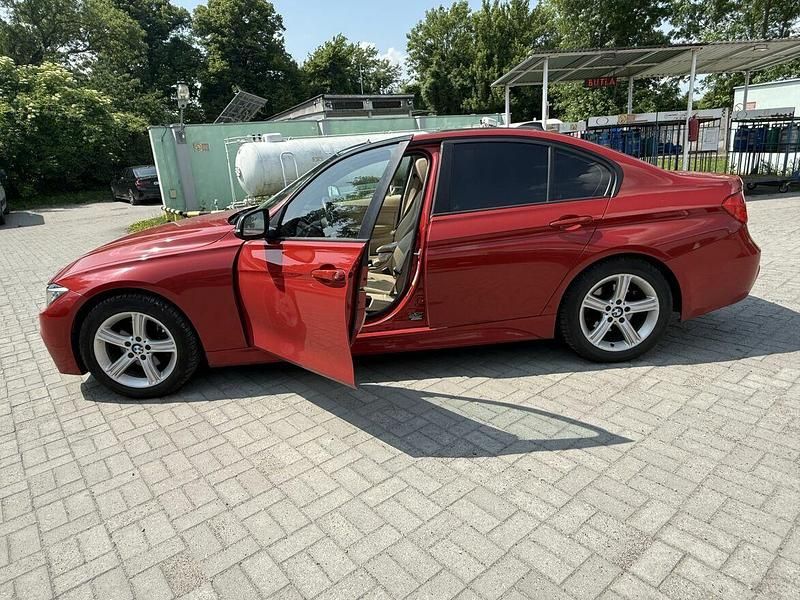 Czerwony Używany 2014 BMW 328 Sedan/Limuzyna | 65 000 zł (Drogi) - Obraz 1/4