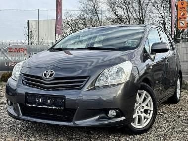 Szary Używany 2010 Toyota Verso Minivan | 18 500 zł (Uczciwa cena) - Obraz 1/4