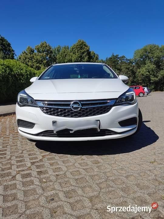 Biały Używany 2016 Opel Astra Sedan/Limuzyna | 34 000 zł (Uczciwa cena) - Obraz 1/4