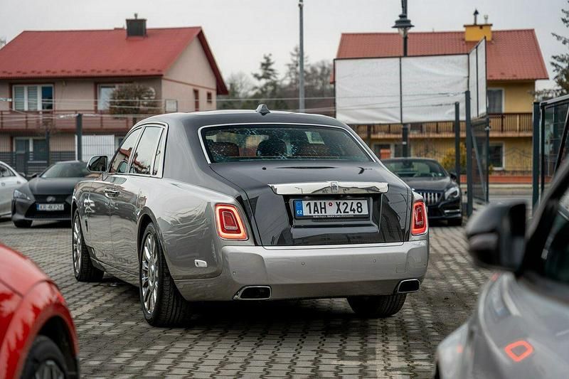 Używany Rolls Royce Phantom 571 KM (419 kW) 2021 Srebrny (metalik) Sedan/Limuzyna