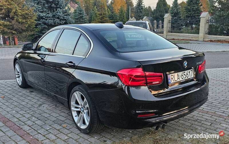Czarny Używany 2017 BMW 330 Comfort Edition Sedan/Limuzyna | 73 000 zł (Uczciwa cena) - Obraz 1/4