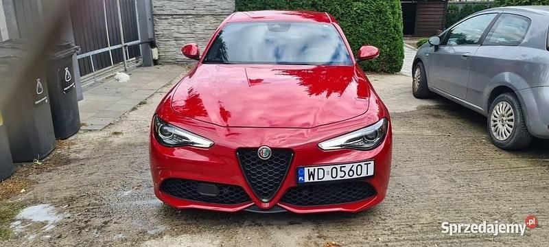 Czerwony Używany 2022 Alfa Romeo Giulia Sedan/Limuzyna | 100 000 zł (Dobra cena) - Obraz 1/4