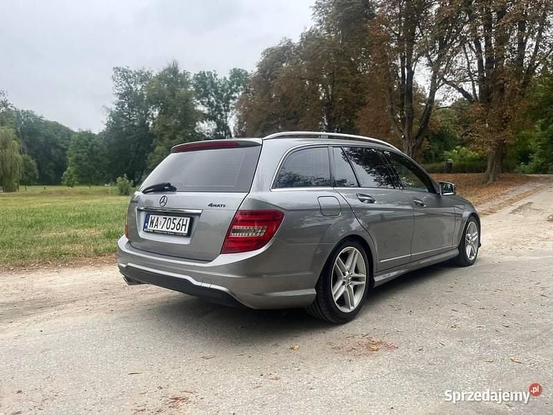Używany Mercedes C250 2011 Szary Kombi