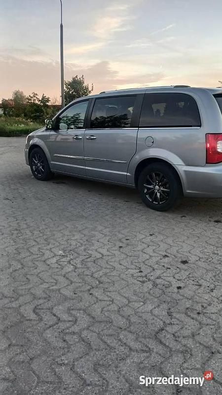 Używany 2015 Chrysler Town & Country | 57 900 zł - Obraz 1/4