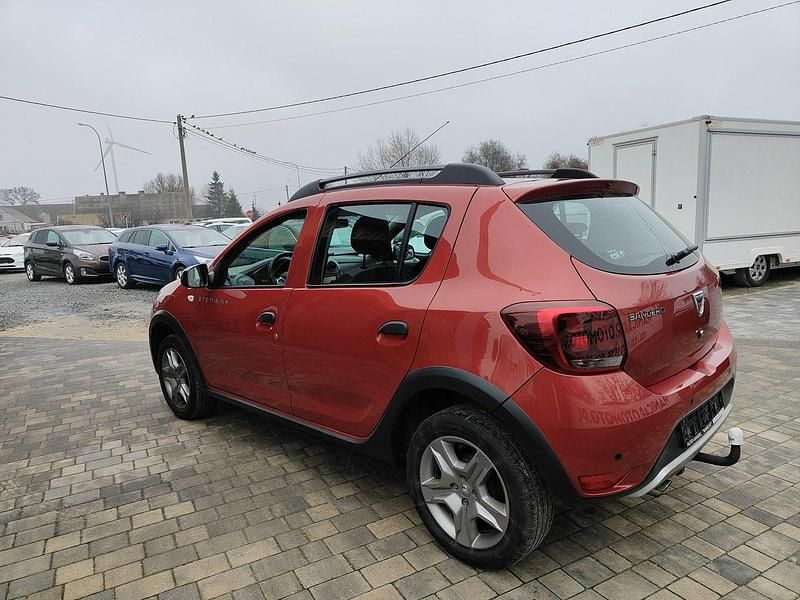Używany Dacia Sandero Stepway 90 KM (66 kW) 2017 Czerwony SUV