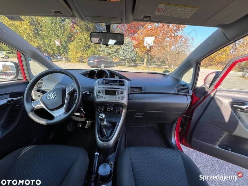 Używany Toyota Verso 2009 Bordowy Minivan