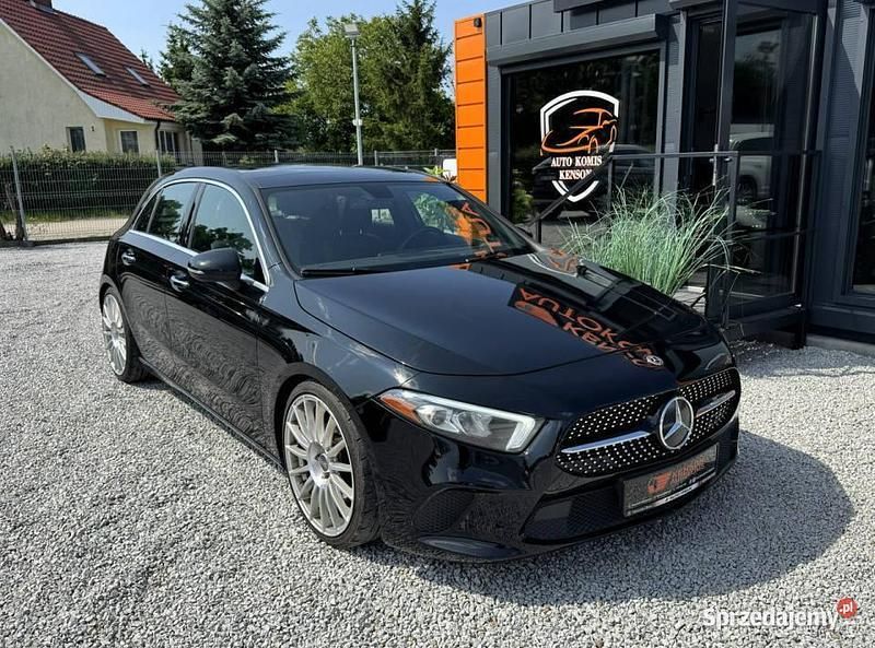 Czarny Używany 2019 Mercedes A250 Hatchback | 98 900 zł - Obraz 1/4