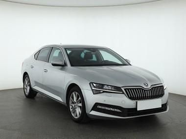 Używany Skoda Superb 150 KM (110 kW) 2019 Srebrny Sedan/Limuzyna