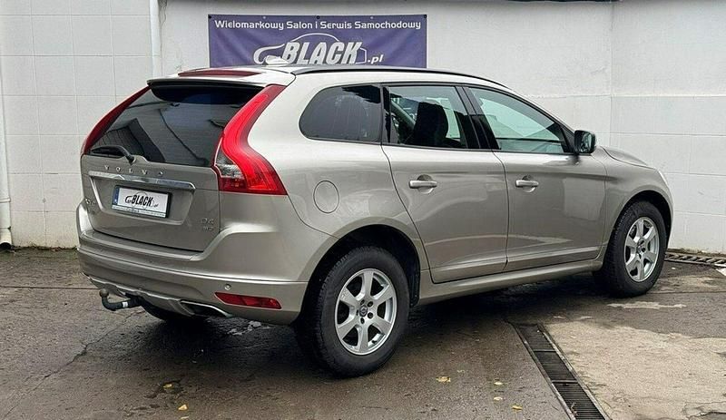Używany Volvo XC60 180 KM (132 kW) 2015 Złoty SUV