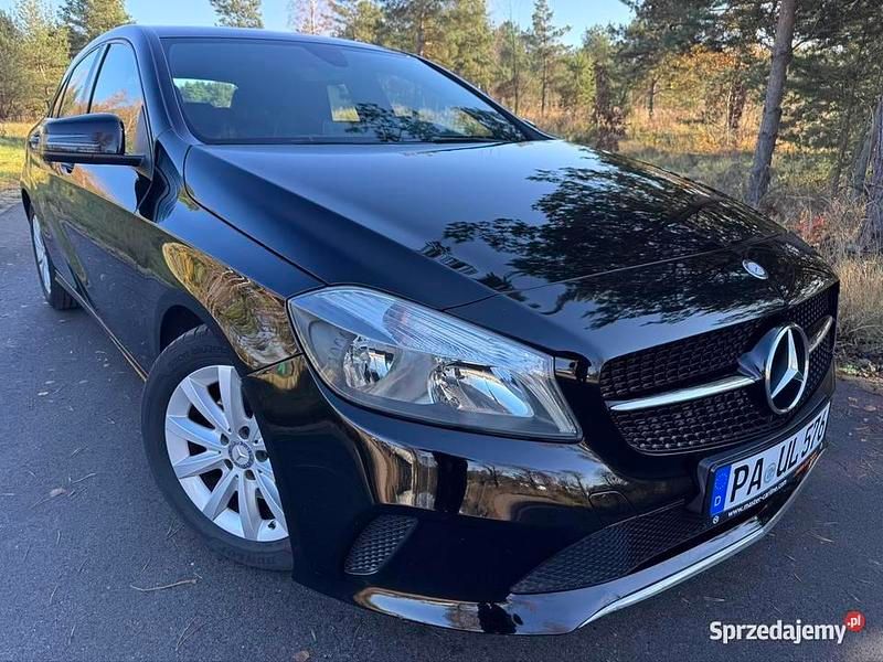 Używany Mercedes A180 2017 Czarny Hatchback