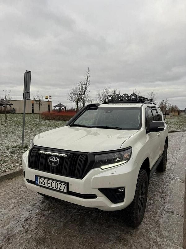 Biały Używany 2022 Toyota Land Cruiser Executive SUV | 349 777 zł - Obraz 1/4