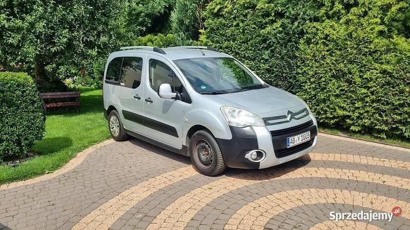 Srebrny Używany 2012 Citroën Berlingo Minivan | 19 900 zł (Uczciwa cena) - Obraz 1/4