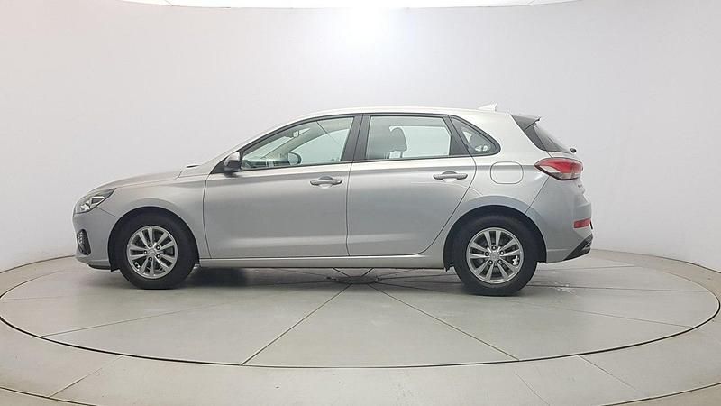 Używany Hyundai i30 120 KM (88 kW) 2022 Srebrny Hatchback