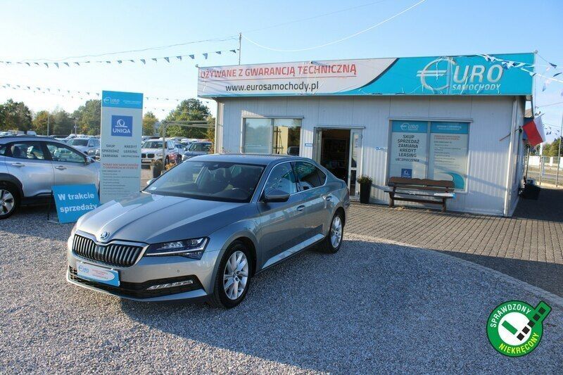 Szary (metalik) Używany 2021 Skoda Superb Sedan/Limuzyna | 64 146 zł - Obraz 1/4
