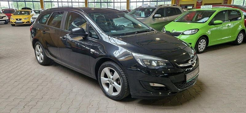 Czarny Używany 2012 Opel Astra Kombi | 23 900 zł (Dość drogi) - Obraz 1/3