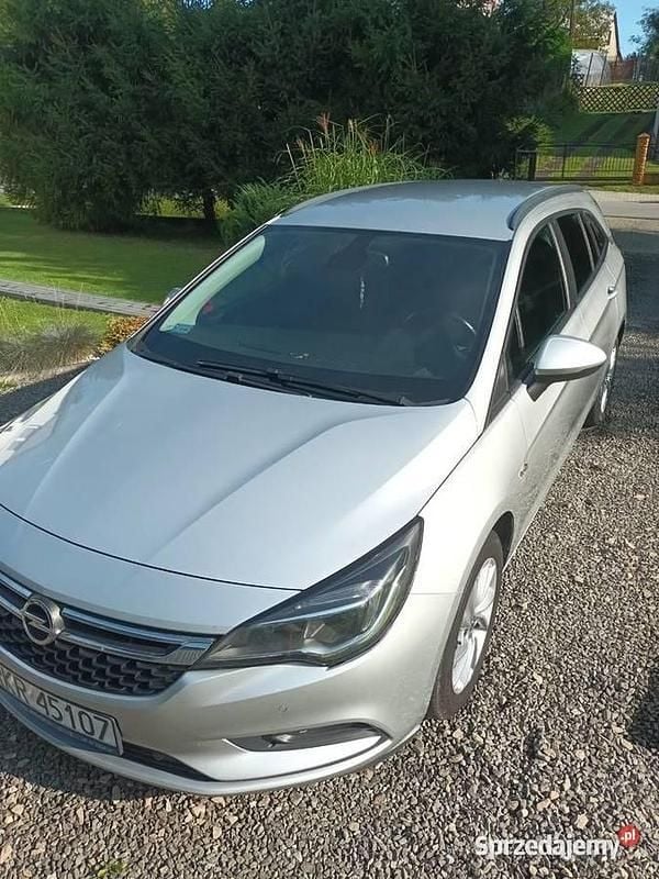 Srebrny Używany 2016 Opel Astra Kombi | 25 900 zł (Dobra cena) - Obraz 1/4