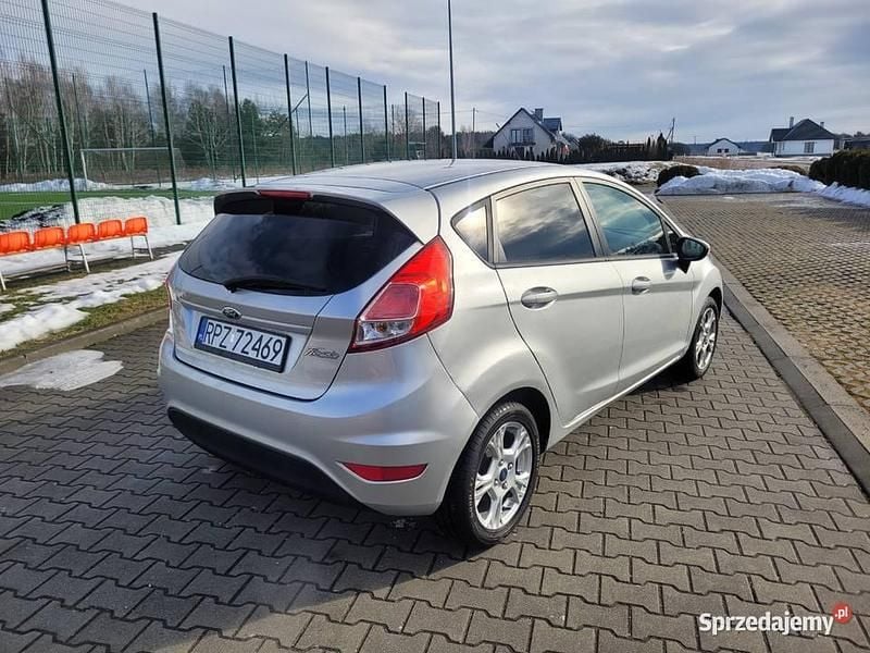 Używany Ford Fiesta 2016 Srebrny Hatchback