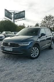 Używany VW Tiguan Life 150 KM (110 kW) 2022 Niebieski (metalik) SUV