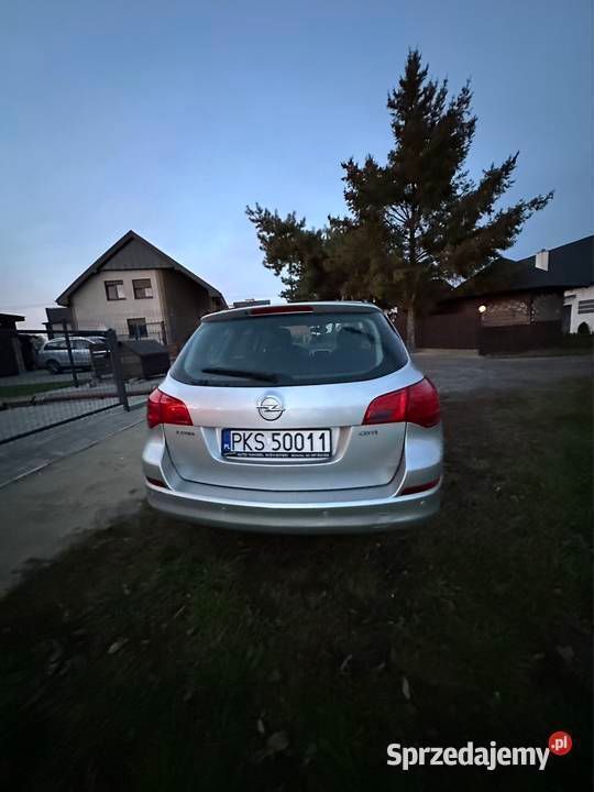 Srebrny Używany 2011 Opel Astra Kombi | 19 500 zł (Uczciwa cena) - Obraz 1/4