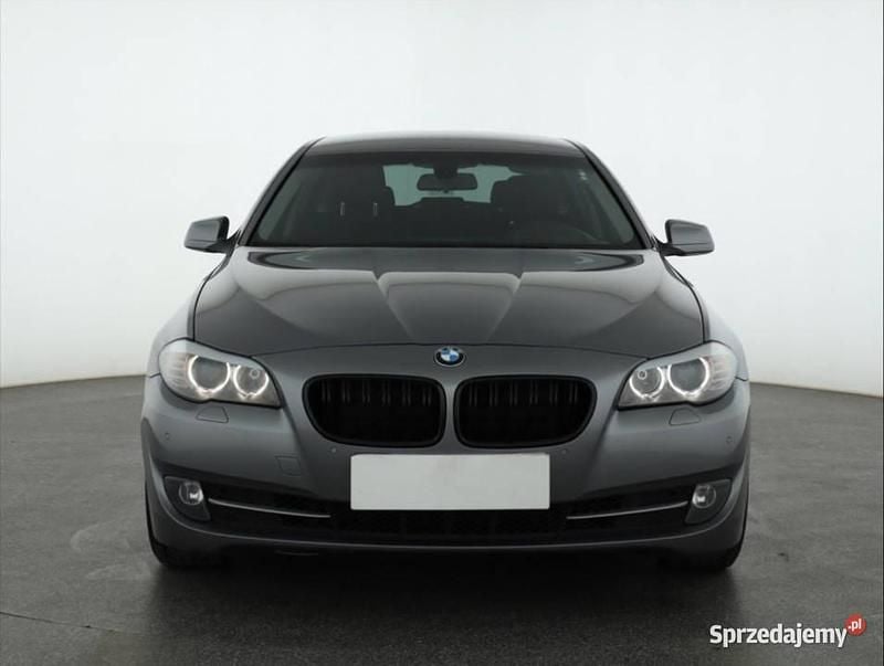 Szary Używany 2011 BMW 520 Kombi | 32 999 zł (Uczciwa cena) - Obraz 1/4