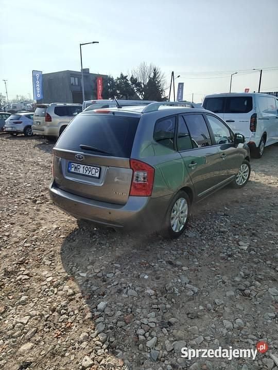 Złoty Używany 2011 Kia Carens Minivan | 13 800 zł (Super Cena) - Obraz 1/4