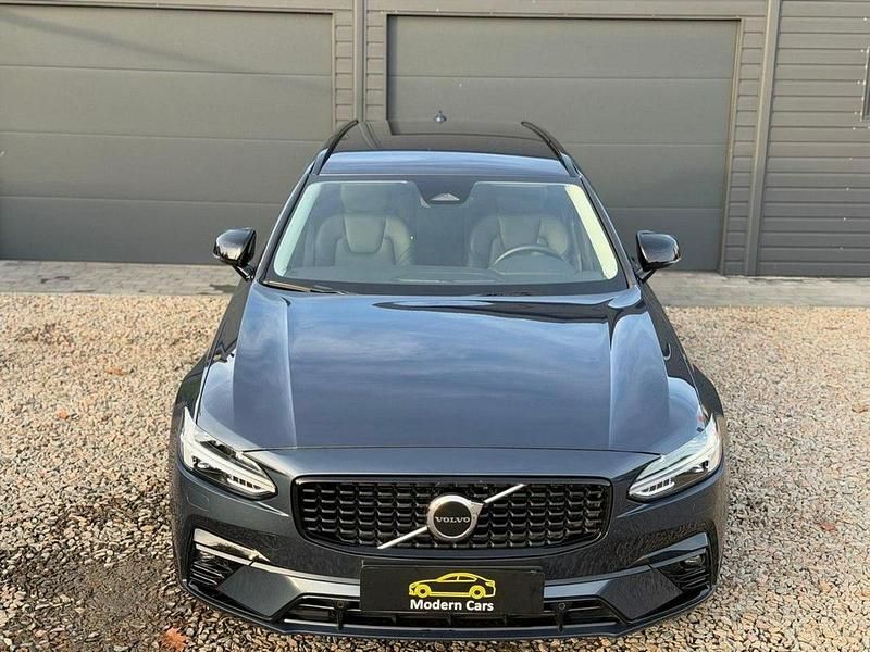 Używany Volvo V90 197 KM (144 kW) 2022 Inny (metalik) Kombi